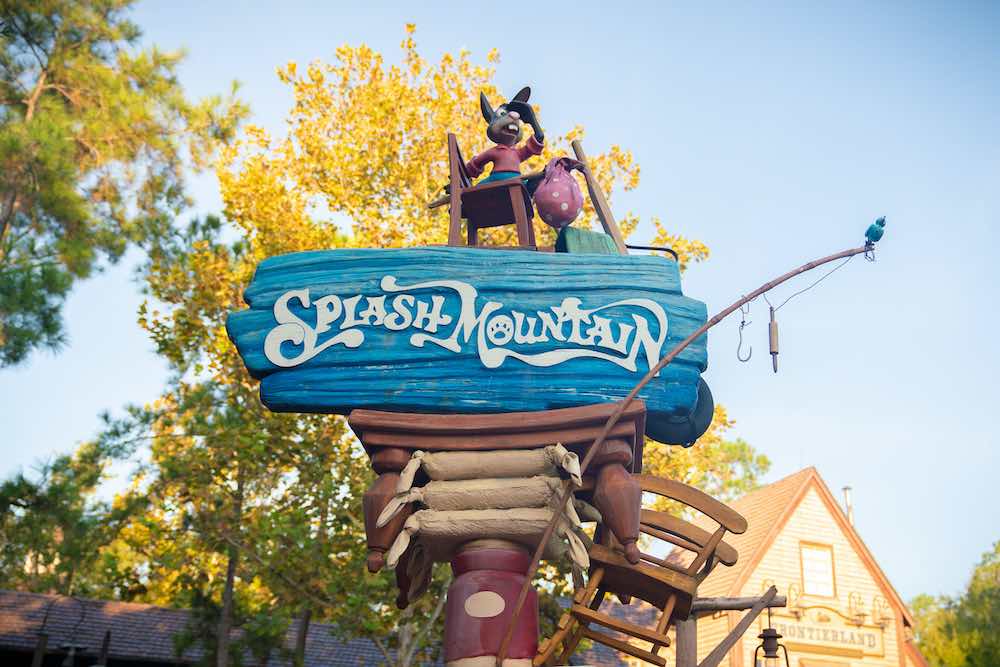 Image of the Splash Mountain sign at  Walt Disney World.