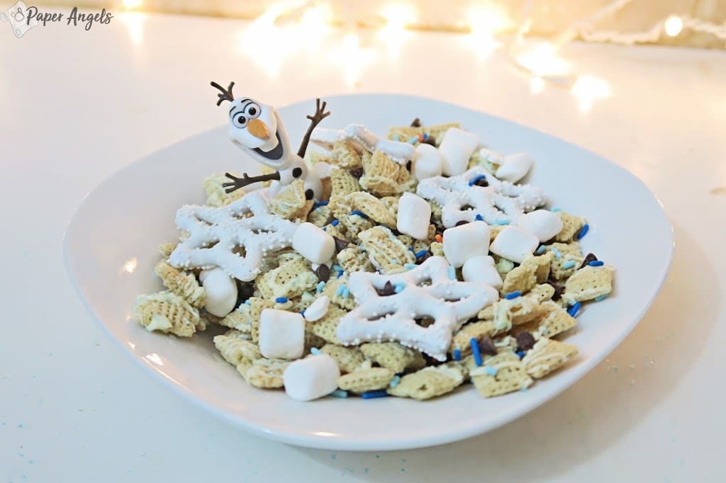 Disney Frozen Treats featured by top US Disney blogger, Marcie and the Mouse: image of Frozen Olaf Snack Mix