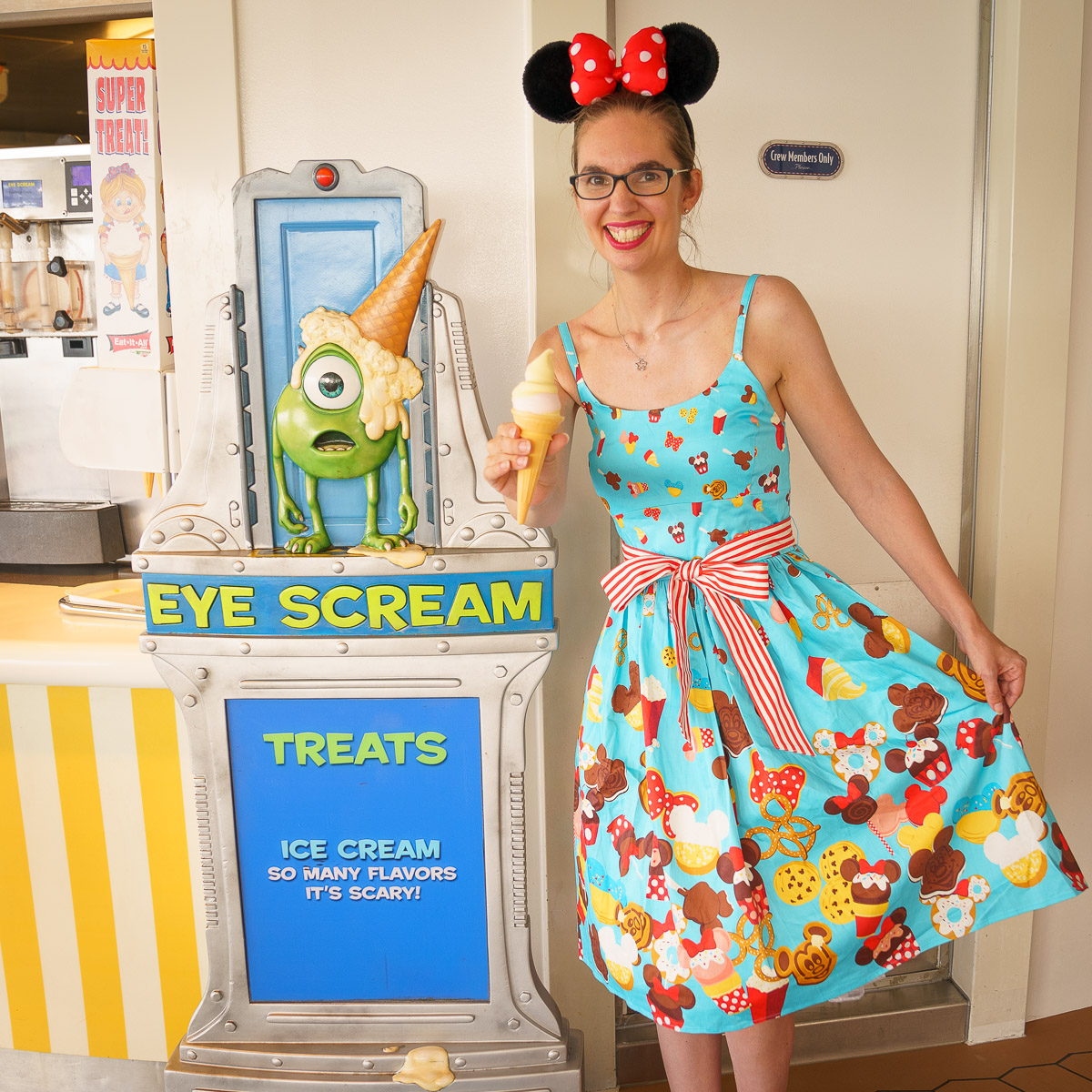 Disney Cruise Tips featured by top US Disney blogger, Marcie and the Mouse: Disney Cruise Line, ice cream cone, Disney Fantasy