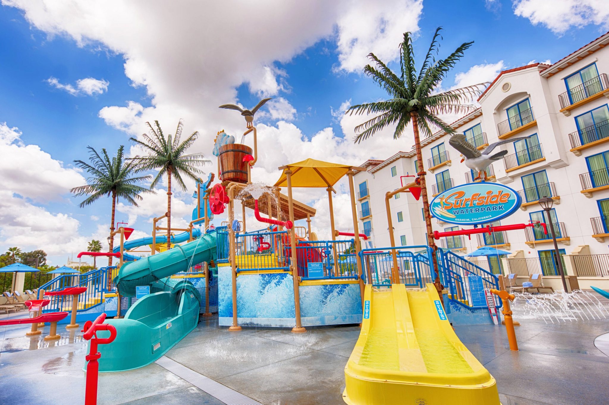 The Courtyard by Marriott Anaheim Theme Park Entrance is one of the best luxury hotels near disneyland